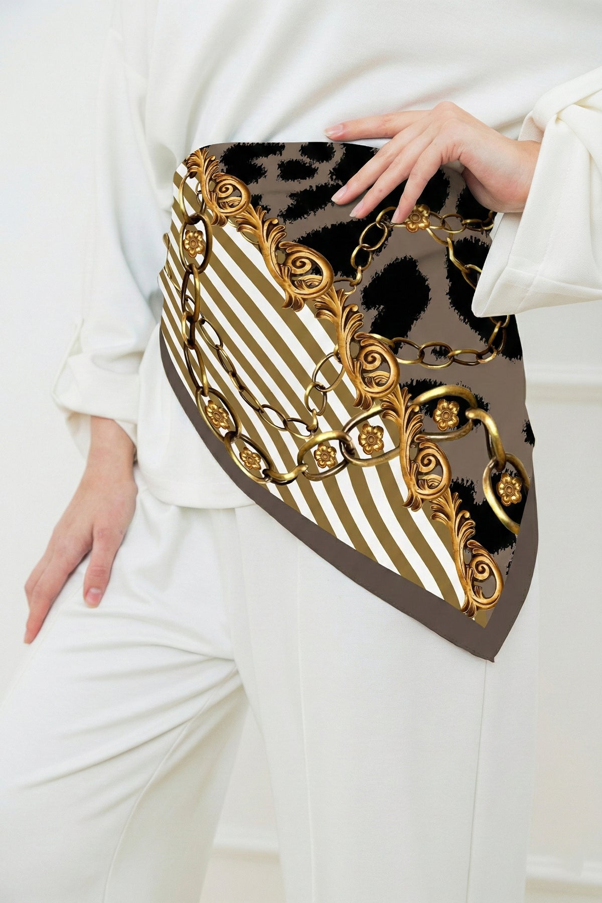 Hüküm Gold Desenli Saten Fular
