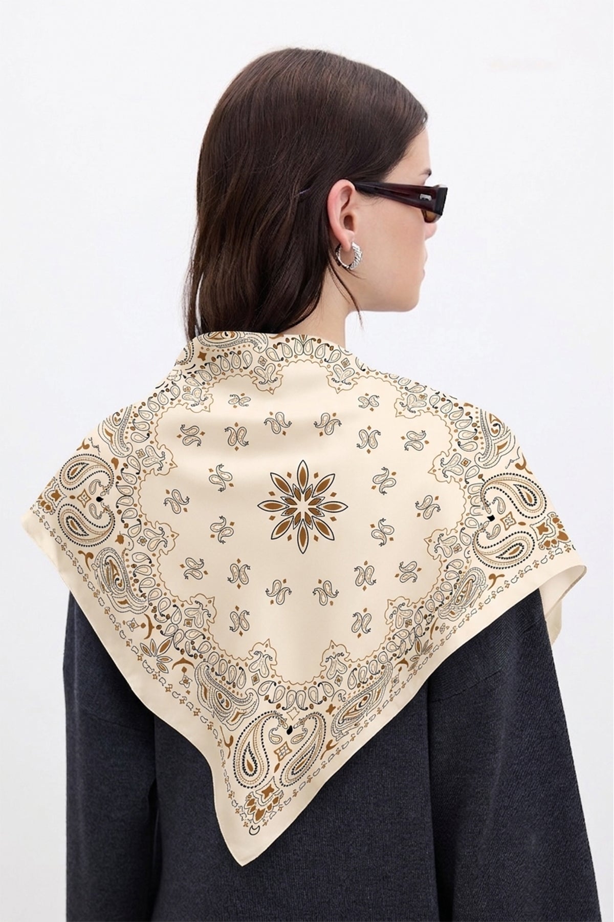 Krem Paisley Desenli Saten Fular